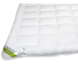Kołdra antyalergiczna 200x220 Bamboo całoroczna 1550g biała z włókien pozyskiwanych z drewna bambusowego Inter Widex