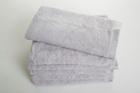 Ręcznik Evi 50x90 srebrny 430g/m2 Pierre Cardin Ręcznik Evi 50x90 srebrny 430g/m2 Pierre Cardin