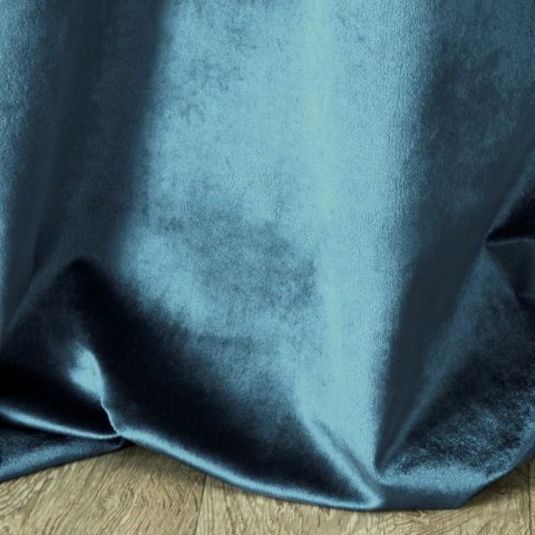 Zasłona gotowa na przelotkach 140x250 Evelyne granatowa welurowa z marszczeniem Eurofirany Zasłona gotowa na przelotkach 140x250 Evelyne granatowa welurowa z marszczeniem Eurofirany