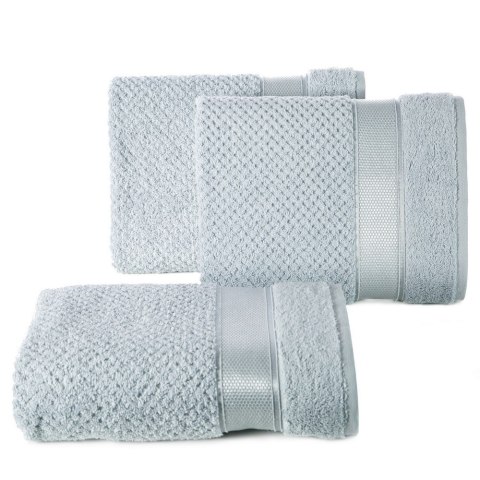 Ręcznik Milan 50x90 srebrny frotte 500g/m2 bawełniany z bordiurą przetykaną błyszczącą nicią Eurofirany Ręcznik Milan 50x90 srebrny frotte 500g/m2 bawełniany z bordiurą przetykaną błyszczącą nicią Eurofirany