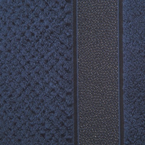Ręcznik Milan 70x140 granatowy frotte 500g/m2 bawełniany z bordiurą przetykaną błyszczącą nicią Eurofirany Ręcznik Milan 70x140 granatowy frotte 500g/m2 bawełniany z bordiurą przetykaną błyszczącą nicią Eurofirany