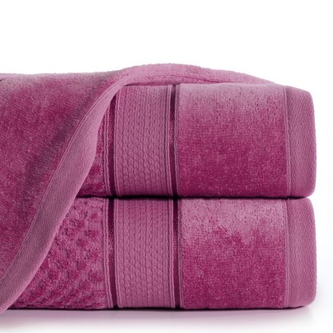Ręcznik Jessi 50x90 amarantowy frotte 500g/m2 z fakturą wytłaczanej krateczki i welurową bordiurą Eurofirany Ręcznik Jessi 50x90 amarantowy frotte 500g/m2 z fakturą wytłaczanej krateczki i welurową bordiurą Eurofirany