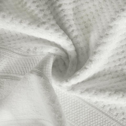 Ręcznik Jessi 50x90 biały frotte 500g/m2 z fakturą wytłaczanej krateczki i welurową bordiurą Eurofirany Ręcznik Jessi 50x90 biały frotte 500g/m2 z fakturą wytłaczanej krateczki i welurową bordiurą Eurofirany