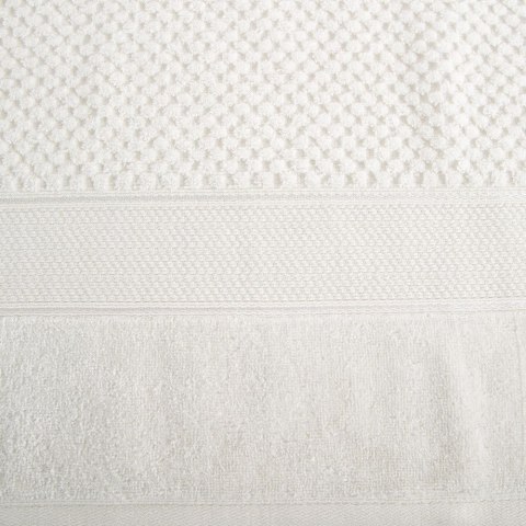 Ręcznik Jessi 50x90 kremowy frotte 500g/m2 z fakturą wytłaczanej krateczki i welurową bordiurą Eurofirany Ręcznik Jessi 50x90 kremowy frotte 500g/m2 z fakturą wytłaczanej krateczki i welurową bordiurą Eurofirany