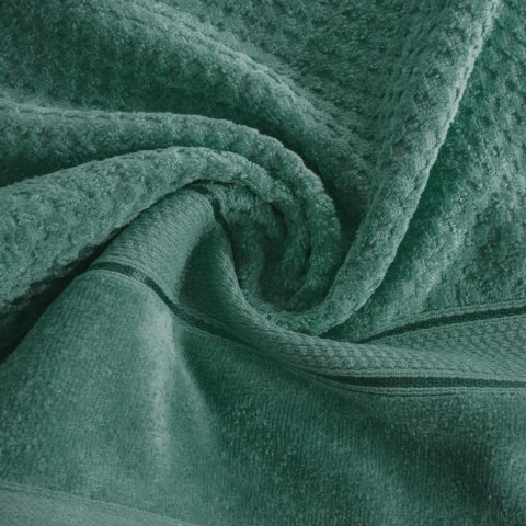 Ręcznik Jessi 50x90 zielony ciemny frotte 500g/m2 z fakturą wytłaczanej krateczki i welurową bordiurą Eurofirany Ręcznik Jessi 50x90 zielony ciemny frotte 500g/m2 z fakturą wytłaczanej krateczki i welurową bordiurą Eurofirany