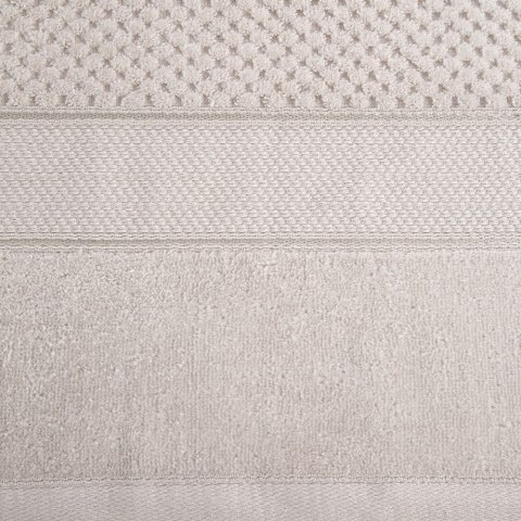 Ręcznik Jessi 70x140 beżowy frotte 500g/m2 z fakturą wytłaczanej krateczki i welurową bordiurą Eurofirany Ręcznik Jessi 70x140 beżowy frotte 500g/m2 z fakturą wytłaczanej krateczki i welurową bordiurą Eurofirany