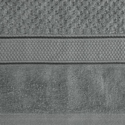 Ręcznik Jessi 70x140 stalowy frotte 500g/m2 z fakturą wytłaczanej krateczki i welurową bordiurą Eurofirany Ręcznik Jessi 70x140 stalowy frotte 500g/m2 z fakturą wytłaczanej krateczki i welurową bordiurą Eurofirany