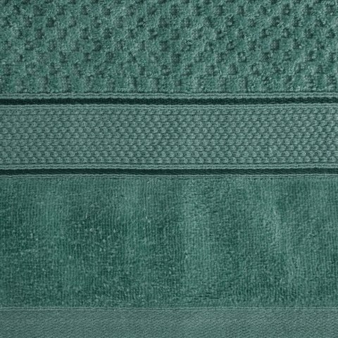 Ręcznik Jessi 70x140 zielony ciemny frotte 500g/m2 z fakturą wytłaczanej krateczki i welurową bordiurą Eurofirany Ręcznik Jessi 70x140 zielony ciemny frotte 500g/m2 z fakturą wytłaczanej krateczki i welurową bordiurą Eurofirany