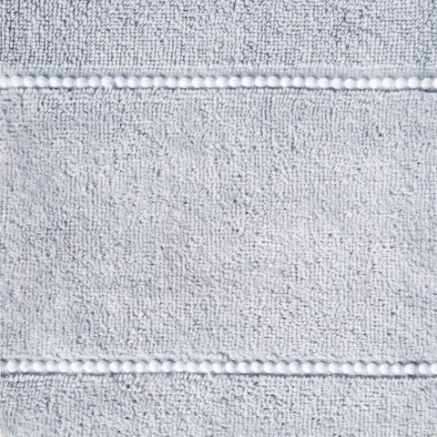 Ręcznik Mari 50x90 srebrny z welurową bordiurą 500g/m2 Eurofirany Ręcznik Mari 50x90 srebrny z welurową bordiurą 500g/m2 Eurofirany