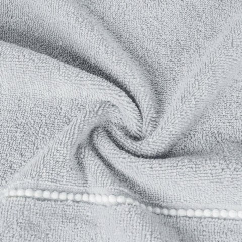 Ręcznik Mari 50x90 srebrny z welurową bordiurą 500g/m2 Eurofirany Ręcznik Mari 50x90 srebrny z welurową bordiurą 500g/m2 Eurofirany