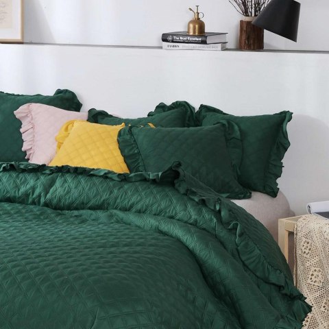 Narzuta z falbanką 160x220 Ruffy zielona butelkowa falbanka romby glamour dekoracyjna Narzuta z falbanką 160x220 Ruffy zielona butelkowa falbanka romby glamour dekoracyjna