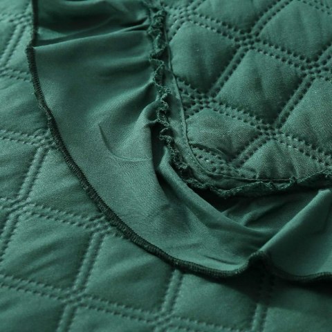 Narzuta z falbanką 160x220 Ruffy zielona butelkowa falbanka romby glamour dekoracyjna Narzuta z falbanką 160x220 Ruffy zielona butelkowa falbanka romby glamour dekoracyjna