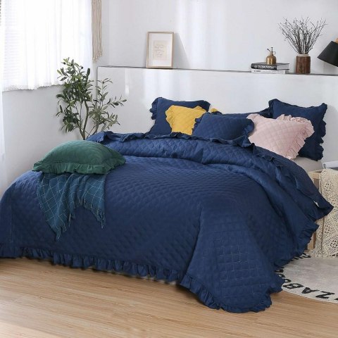 Narzuta z falbanką 200x220 Ruffy granatowa falbanka romby glamour dekoracyjna Narzuta z falbanką 200x220 Ruffy granatowa falbanka romby glamour dekoracyjna