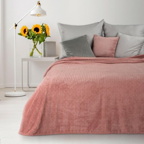 Koc narzuta dekoracyjna na fotel 70x160 Cindy 4 różowy pudrowy z mikrofibry Koc narzuta dekoracyjna na fotel 70x160 Cindy 4 różowy pudrowy z mikrofibry