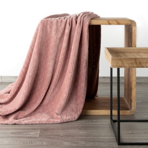 Koc narzuta z mikrofibry 170x210 Cindy 4 różowy pudrowy Koc narzuta z mikrofibry 170x210 Cindy 4 różowy pudrowy