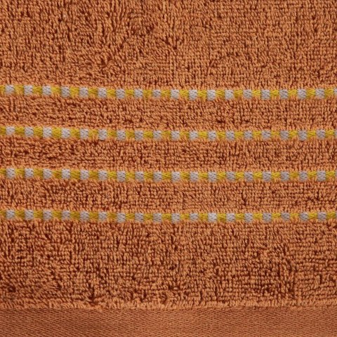 Ręcznik 50x90 Fiore ceglasty 500g/m2 frotte ozdobiony bordiurą w postaci cienkich paseczków Eurofirany Ręcznik 50x90 Fiore ceglasty 500g/m2 frotte ozdobiony bordiurą w postaci cienkich paseczków Eurofirany