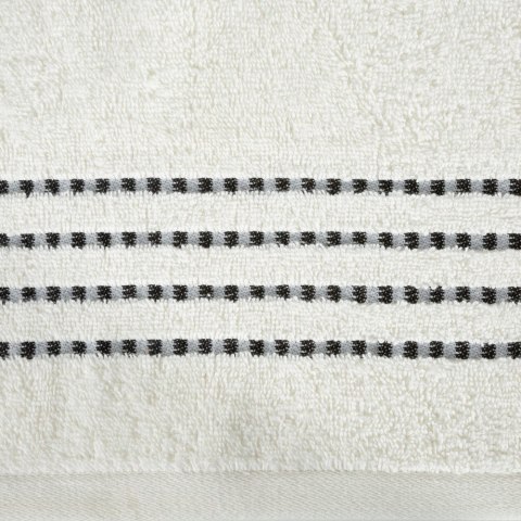 Ręcznik 50x90 Fiore kremowy 500g/m2 frotte ozdobiony bordiurą w postaci cienkich paseczków Eurofirany Ręcznik 50x90 Fiore kremowy 500g/m2 frotte ozdobiony bordiurą w postaci cienkich paseczków Eurofirany