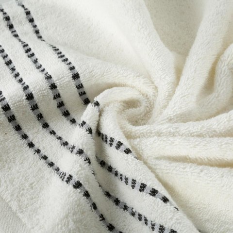 Ręcznik 50x90 Fiore kremowy 500g/m2 frotte ozdobiony bordiurą w postaci cienkich paseczków Eurofirany Ręcznik 50x90 Fiore kremowy 500g/m2 frotte ozdobiony bordiurą w postaci cienkich paseczków Eurofirany