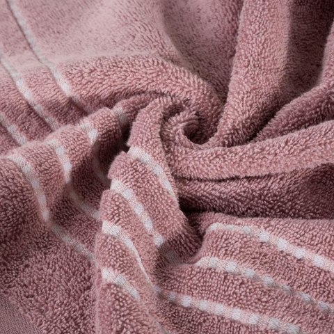 Ręcznik 30x50 Fiore lililowy ciemny 500g/m2 frotte ozdobiony bordiurą w postaci cienkich paseczków Eurofirany Ręcznik 30x50 Fiore lililowy ciemny 500g/m2 frotte ozdobiony bordiurą w postaci cienkich paseczków Eurofirany
