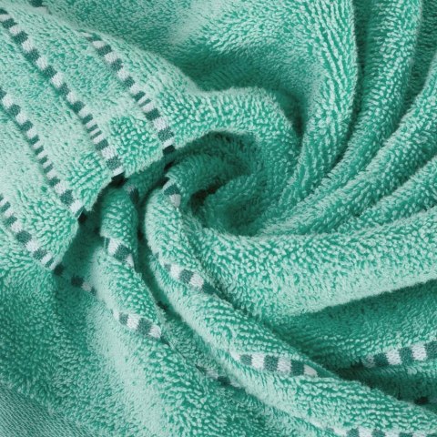 Ręcznik 30x50 Fiore miętowy 500g/m2 frotte ozdobiony bordiurą w postaci cienkich paseczków Eurofirany Ręcznik 30x50 Fiore miętowy 500g/m2 frotte ozdobiony bordiurą w postaci cienkich paseczków Eurofirany