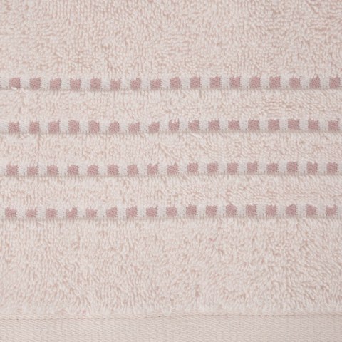 Ręcznik 30x50 Fiore różowy jasny 500g/m2 frotte ozdobiony bordiurą w postaci cienkich paseczków Eurofirany Ręcznik 30x50 Fiore różowy jasny 500g/m2 frotte ozdobiony bordiurą w postaci cienkich paseczków Eurofirany