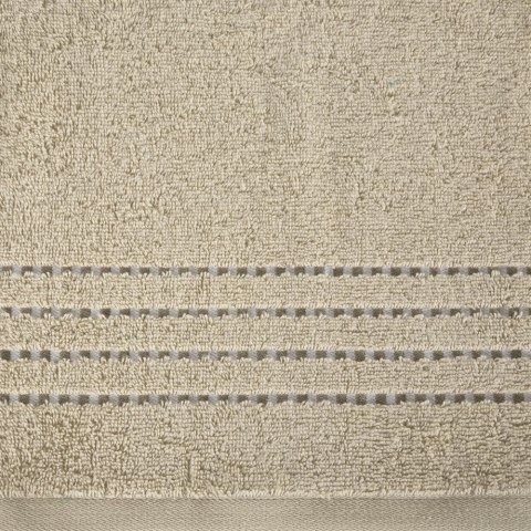 Ręcznik 70x140 Fiore beżowy 500g/m2 frotte ozdobiony bordiurą w postaci cienkich paseczków Eurofirany Ręcznik 70x140 Fiore beżowy 500g/m2 frotte ozdobiony bordiurą w postaci cienkich paseczków Eurofirany