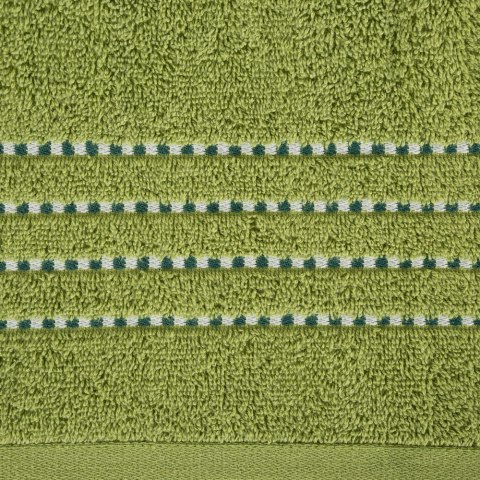 Ręcznik 70x140 Fiore oliwkowy 500g/m2 frotte ozdobiony bordiurą w postaci cienkich paseczków Eurofirany Ręcznik 70x140 Fiore oliwkowy 500g/m2 frotte ozdobiony bordiurą w postaci cienkich paseczków Eurofirany