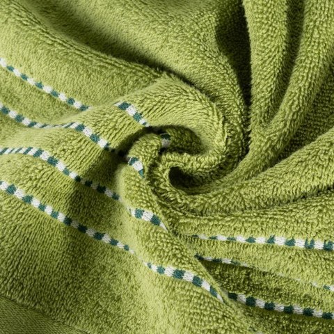 Ręcznik 70x140 Fiore oliwkowy 500g/m2 frotte ozdobiony bordiurą w postaci cienkich paseczków Eurofirany Ręcznik 70x140 Fiore oliwkowy 500g/m2 frotte ozdobiony bordiurą w postaci cienkich paseczków Eurofirany