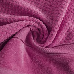 Ręcznik Jessi 30x50 amarantowy 500g/m2 z fakturą wytłaczanej krateczki i welurową bordiurą frotte Eurofirany