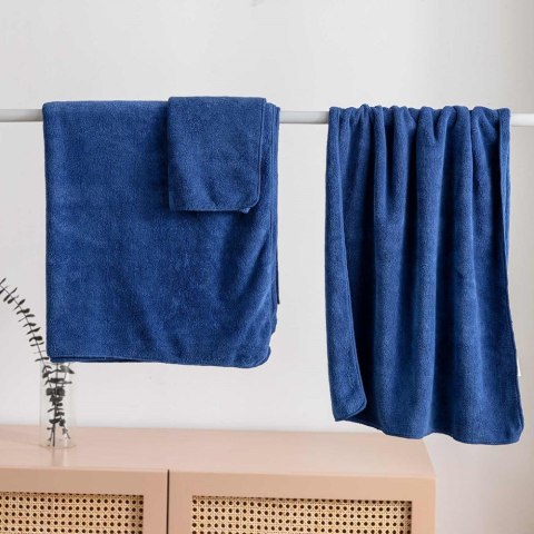 Ręcznik szybkoschnący 30x30 Active granatowy z mikrofibry 380g/m2 Ręcznik szybkoschnący 30x30 Active granatowy z mikrofibry 380g/m2