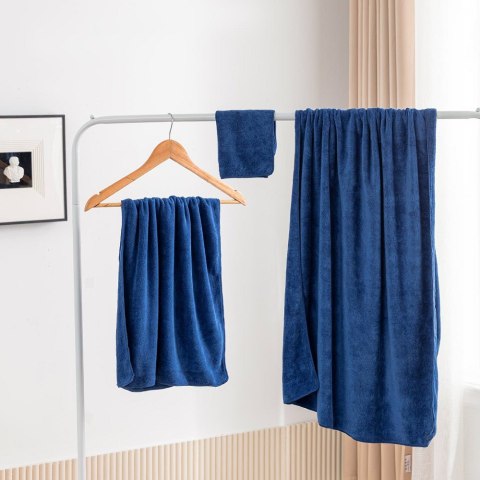 Ręcznik szybkoschnący 30x30 Active granatowy z mikrofibry 380g/m2 Ręcznik szybkoschnący 30x30 Active granatowy z mikrofibry 380g/m2