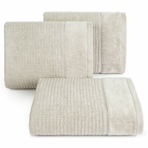 Ręcznik Glory 2 50x90 beżowy z welurową bordiurą i srebrną nicią 500g/m2 frotte Eurofirany Ręcznik Glory 2 50x90 beżowy z welurową bordiurą i srebrną nicią 500g/m2 frotte Eurofirany