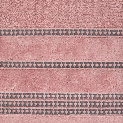 Ręcznik 30x50 Amanda pudrowy różowy z ozdobną welurową bordiurą w pasy frotte 500 g/m2 Eurofirany Ręcznik 30x50 Amanda pudrowy różowy z ozdobną welurową bordiurą w pasy frotte 500 g/m2 Eurofirany