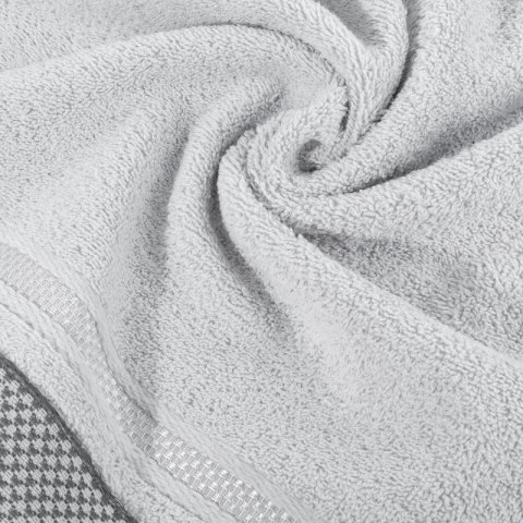 Ręcznik 50x90 Kinga srebrny z ozdobną bordiurą w pasy 485g/m2 frotte Eurofirany Ręcznik 50x90 Kinga srebrny z ozdobną bordiurą w pasy 485g/m2 frotte Eurofirany