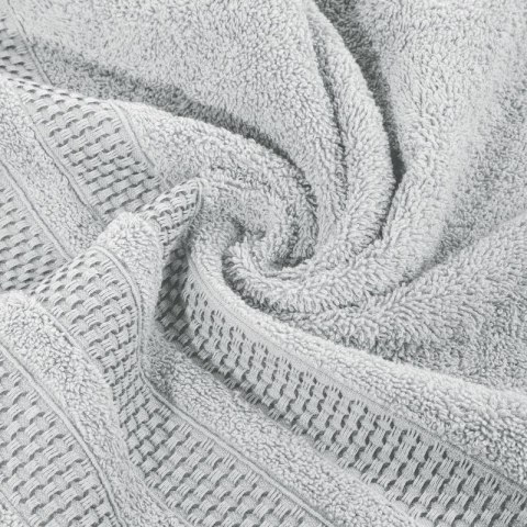 Ręcznik 50x90 Nastia srebrny z żakardową bordiurą w pasy w stylu eko frotte 500 g/m2 Eurofirany Ręcznik 50x90 Nastia srebrny z żakardową bordiurą w pasy w stylu eko frotte 500 g/m2 Eurofirany