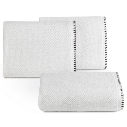 Ręcznik 70x140 Mabel biały z kontrastującym obszyciem krawędzi frotte 500 g/m2 Eurofirany Ręcznik 70x140 Mabel biały z kontrastującym obszyciem krawędzi frotte 500 g/m2 Eurofirany