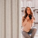 Zasłona 140x250 Octavia beżowa z miękkiego weluru z wytłaczanym wzorem liści gotowa na przelotkach Eurofirany Zasłona 140x250 Octavia beżowa z miękkiego weluru z wytłaczanym wzorem liści gotowa na przelotkach Eurofirany