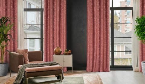Zasłona 140x250 Octavia różowa ciemna z miękkiego weluru z wytłaczanym wzorem liści gotowa na przelotkach Eurofirany Zasłona 140x250 Octavia różowa ciemna z miękkiego weluru z wytłaczanym wzorem liści gotowa na przelotkach Eurofirany