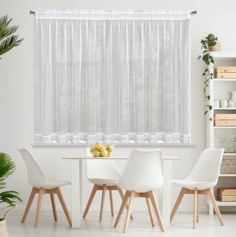 Firana 400x145 Sari biała gotowa na taśmie z drobnej siateczki z ozdobną koronką przy górnej krawędzi Eurofirany Firana 400x145 Sari biała gotowa na taśmie z drobnej siateczki z ozdobną koronką przy górnej krawędzi Eurofirany