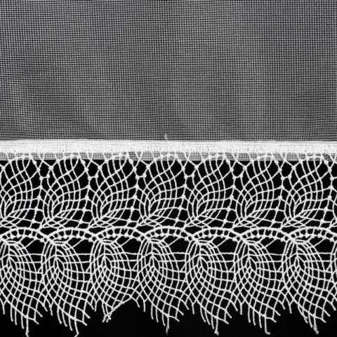 Firana 400x145 Sari biała gotowa na taśmie z drobnej siateczki z ozdobną koronką przy górnej krawędzi Eurofirany Firana 400x145 Sari biała gotowa na taśmie z drobnej siateczki z ozdobną koronką przy górnej krawędzi Eurofirany
