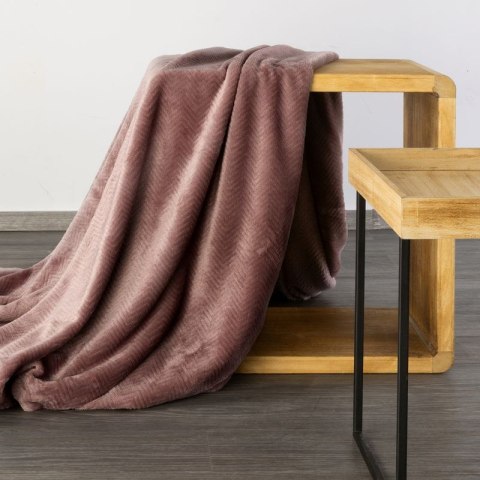 Koc narzuta na fotel 70x160 ceglasty w jodełkę Cindy 5 dekoracyjny z mikrofibry Koc narzuta na fotel 70x160 ceglasty w jodełkę Cindy 5 dekoracyjny z mikrofibry