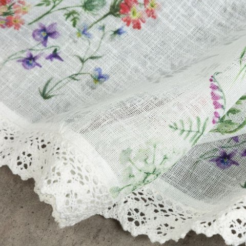 Zazdrostka 60x150 Sylwia biała różowa gotowa na tunel wzór kwiatowy z matowej tkaniny z koronką Eurofirany Zazdrostka 60x150 Sylwia biała różowa gotowa na tunel wzór kwiatowy z matowej tkaniny z koronką Eurofirany