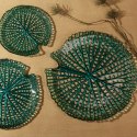 Patera Mela 32x3 turkusowa ze szkła artystycznego w kształcie liścia lilii wodnej Eurofirany Patera Mela 32x3 turkusowa ze szkła artystycznego w kształcie liścia lilii wodnej Eurofirany