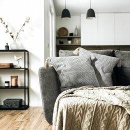 Poszewka dekoracyjna 45x45 Palermo 3 A granatowa ozdobiona pomponami Terra Collection Eurofirany