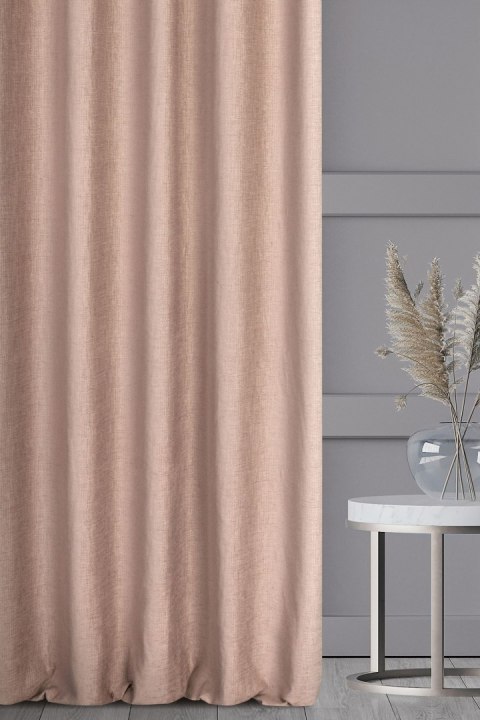 Zasłona 140x250 Avinion 5 różowa pudrowa gotowa na przelotkach z tkaniny o strukturze płótna Terra Collection Eurofirany Zasłona 140x250 Avinion 5 różowa pudrowa gotowa na przelotkach z tkaniny o strukturze płótna Terra Collection Eurofirany