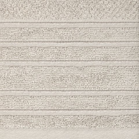 Ręcznik Glory 3 30x50 beżowy z welurową bordiurą i błyszczącą nicią 500g/m2 Eurofirany Ręcznik Glory 3 30x50 beżowy z welurową bordiurą i błyszczącą nicią 500g/m2 Eurofirany
