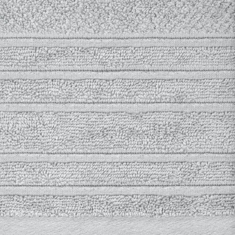 Ręcznik Glory 3 50x90 jasnopopielaty z welurową bordiurą i błyszczącą nicią 500g/m2 Eurofirany Ręcznik Glory 3 50x90 jasnopopielaty z welurową bordiurą i błyszczącą nicią 500g/m2 Eurofirany