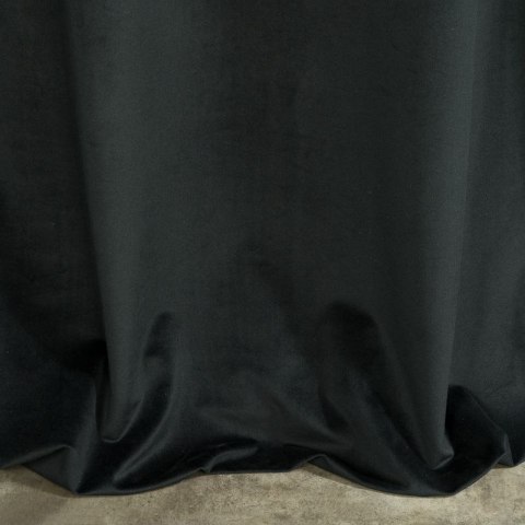 Zasłona 140x250 Jasper czarna z taśmą z cekinami welurowa gotowa na przelotkach Eurofirany Zasłona 140x250 Jasper czarna z taśmą z cekinami welurowa gotowa na przelotkach Eurofirany
