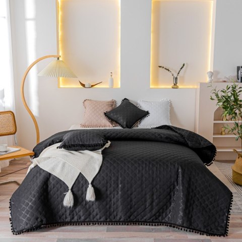 Narzuta z pomponami 140x200 czarna Pompoo pompony romby glamour dekoracyjna Narzuta z pomponami 140x200 czarna Pompoo pompony romby glamour dekoracyjna