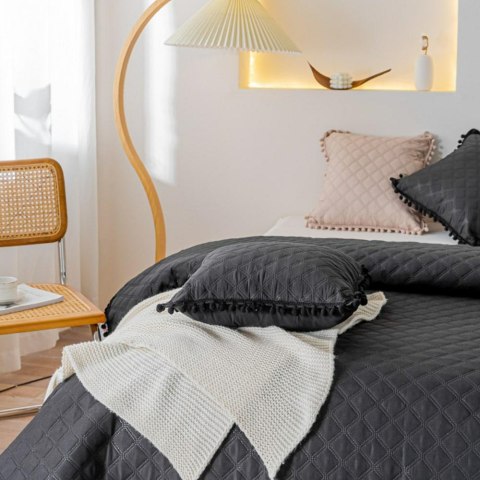 Narzuta z pomponami 140x200 czarna Pompoo pompony romby glamour dekoracyjna Narzuta z pomponami 140x200 czarna Pompoo pompony romby glamour dekoracyjna